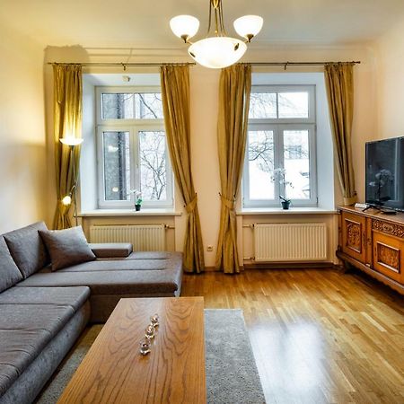 Dzirnavu Street Apartment In City Center Riga Bagian luar foto