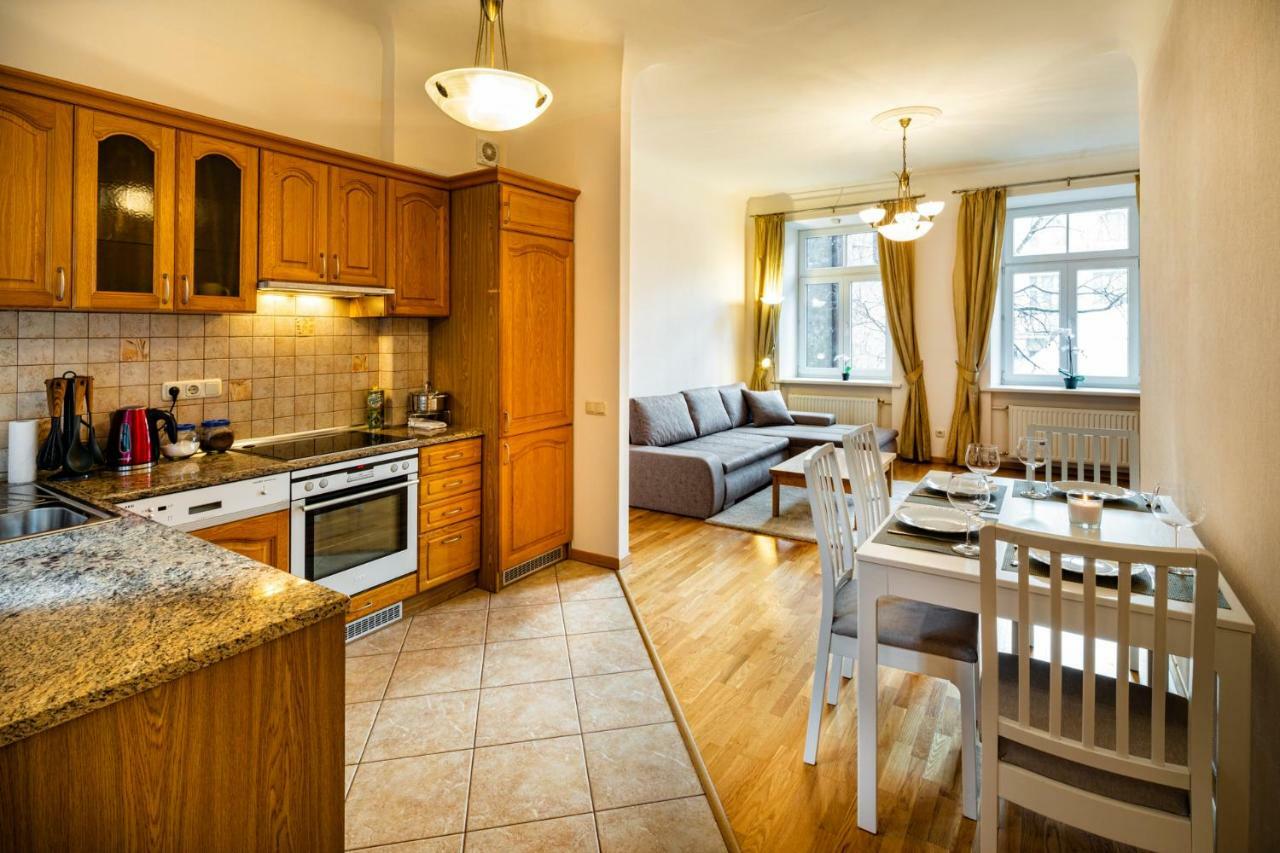 Dzirnavu Street Apartment In City Center Riga Bagian luar foto