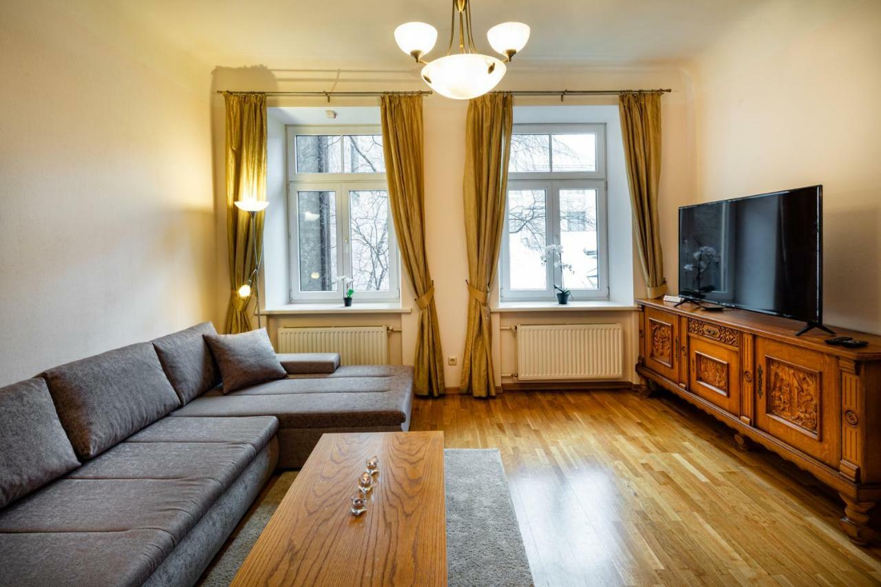 Dzirnavu Street Apartment In City Center Riga Bagian luar foto