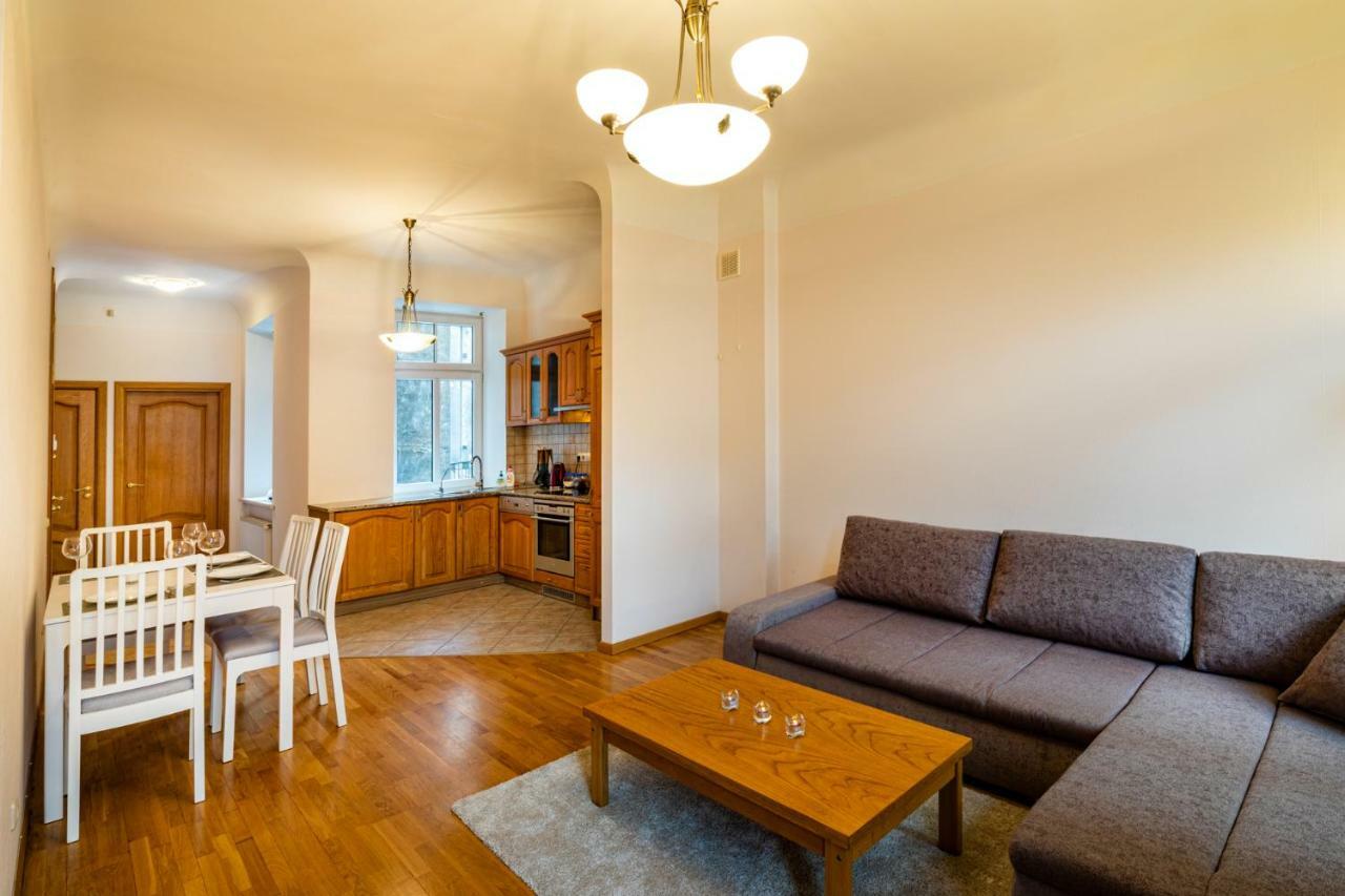 Dzirnavu Street Apartment In City Center Riga Bagian luar foto