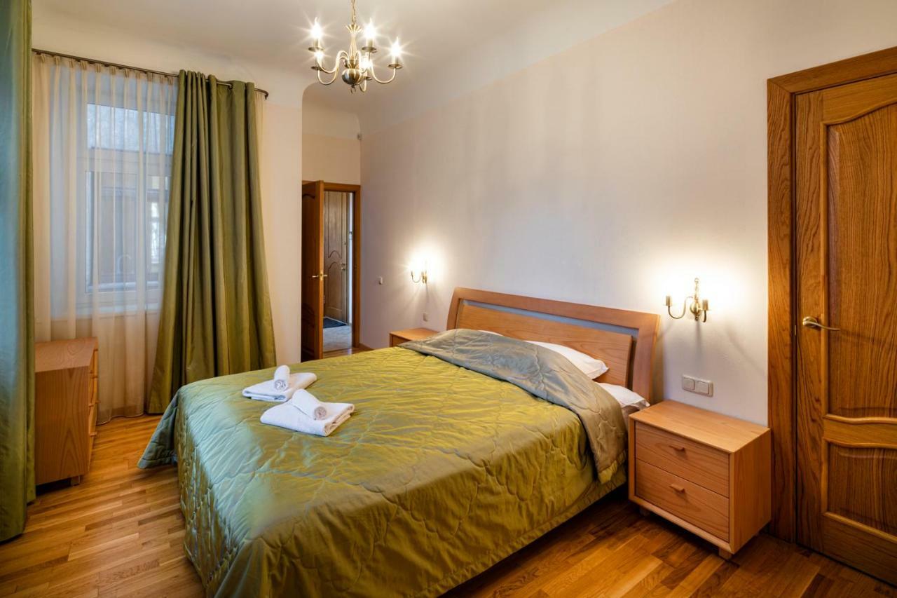 Dzirnavu Street Apartment In City Center Riga Bagian luar foto