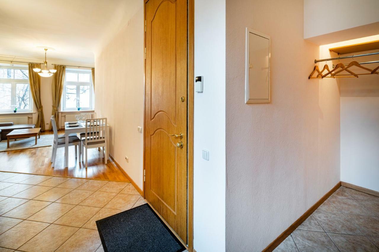 Dzirnavu Street Apartment In City Center Riga Bagian luar foto