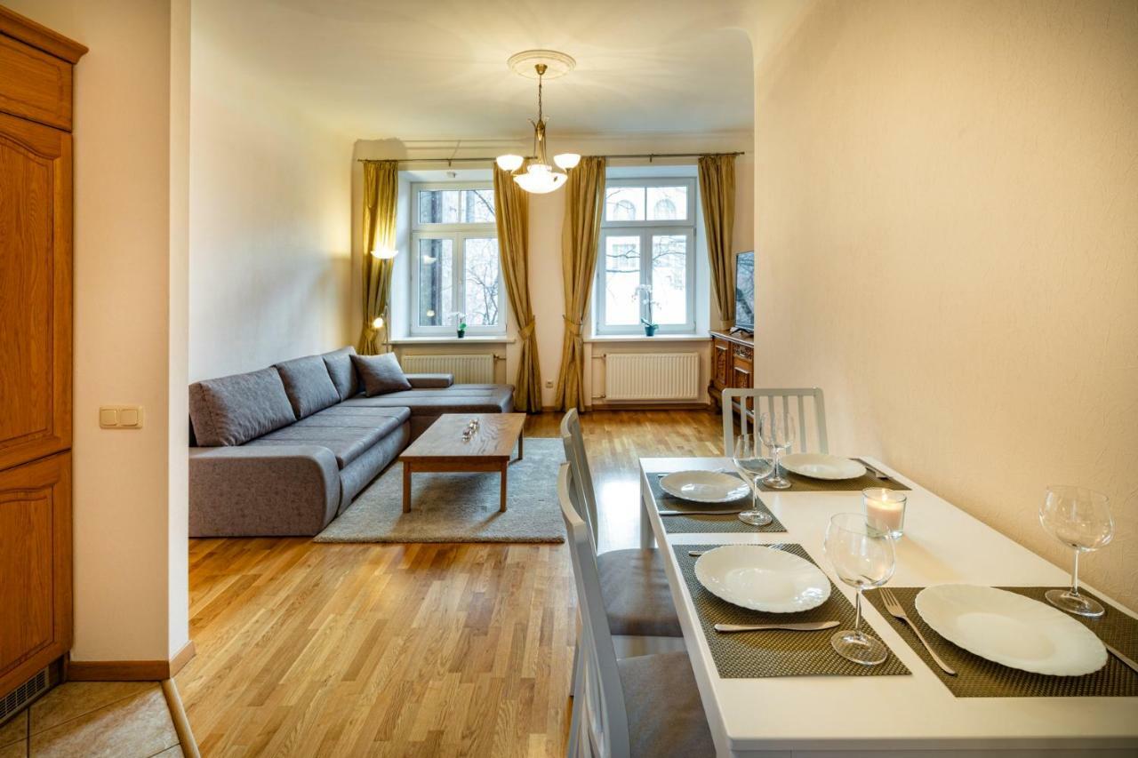 Dzirnavu Street Apartment In City Center Riga Bagian luar foto