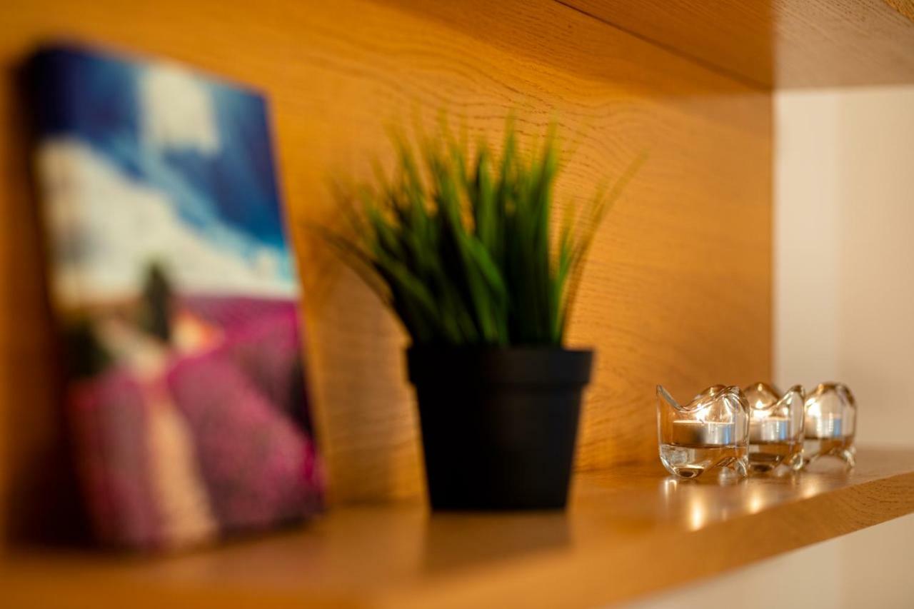 Dzirnavu Street Apartment In City Center Riga Bagian luar foto