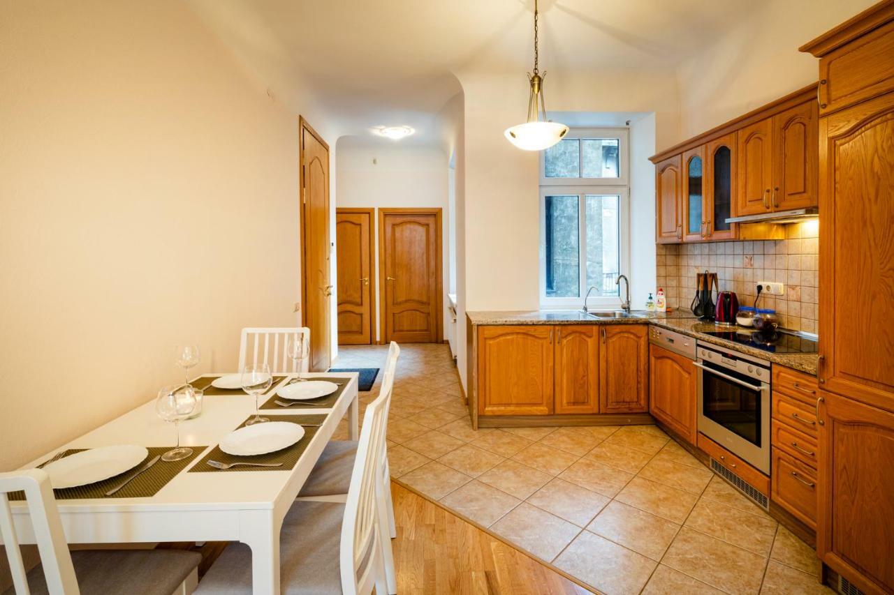 Dzirnavu Street Apartment In City Center Riga Bagian luar foto