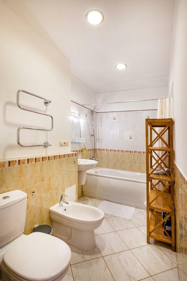 Dzirnavu Street Apartment In City Center Riga Bagian luar foto