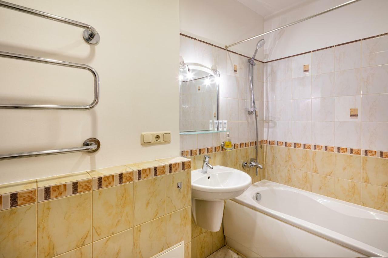 Dzirnavu Street Apartment In City Center Riga Bagian luar foto